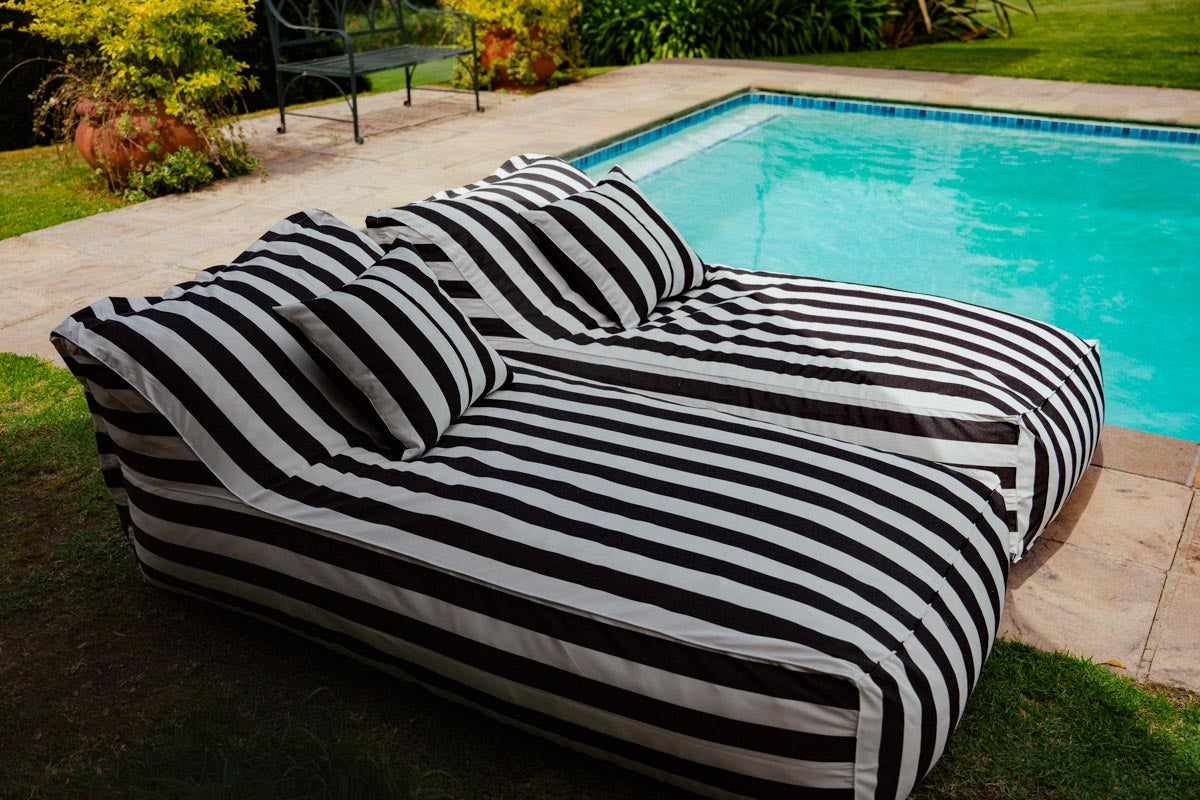 Scatters Black & White Stripe Outdoor